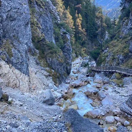 Jara Apartment- 公寓 *